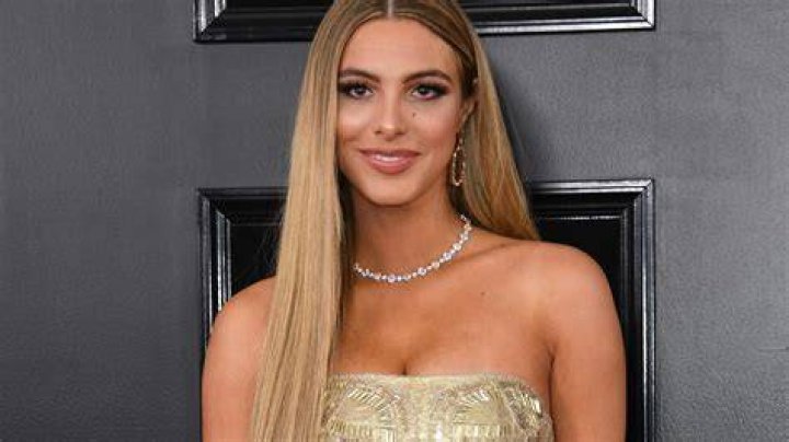 Explore about Lele Pons an Internet personality, actress, singer, dancer and the first ‘Viner’ to reach one billion loops Explore about Lele Pons an Internet personality, actress, singer, dancer and the first ‘Viner’ to reach one billion loops