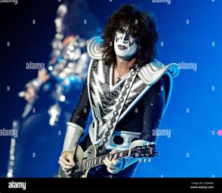 Tommy Thayer's pet Zee
